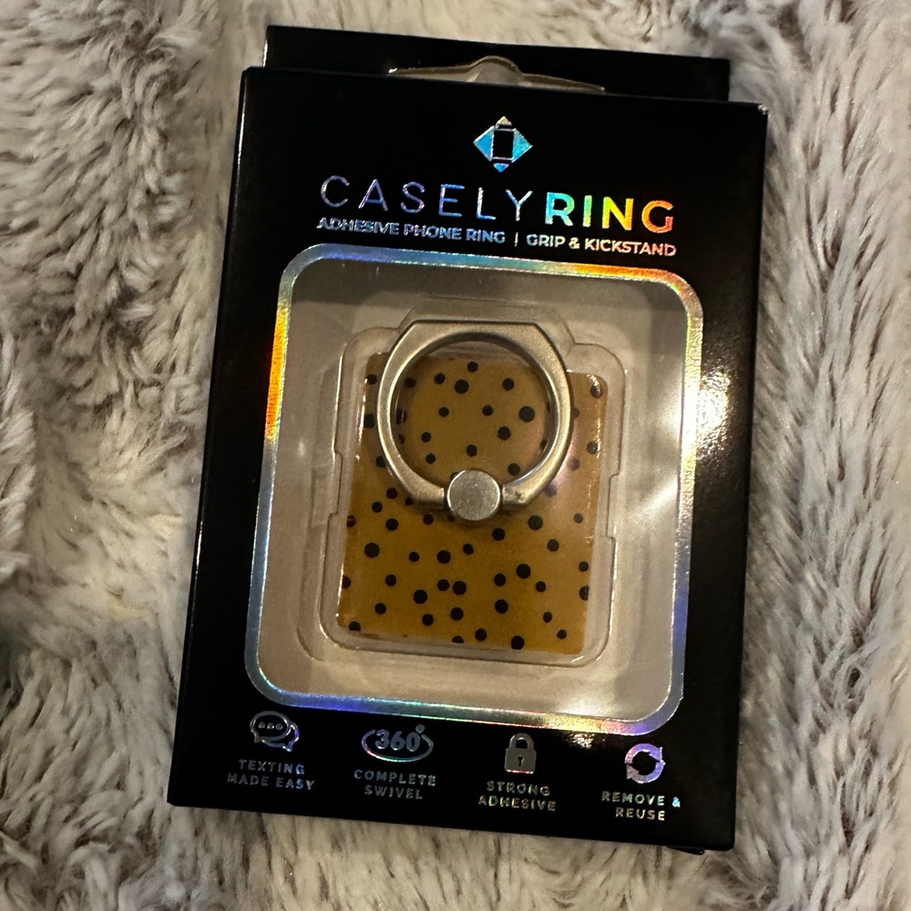Polka dot detailed Casely Phone ring. NIB.